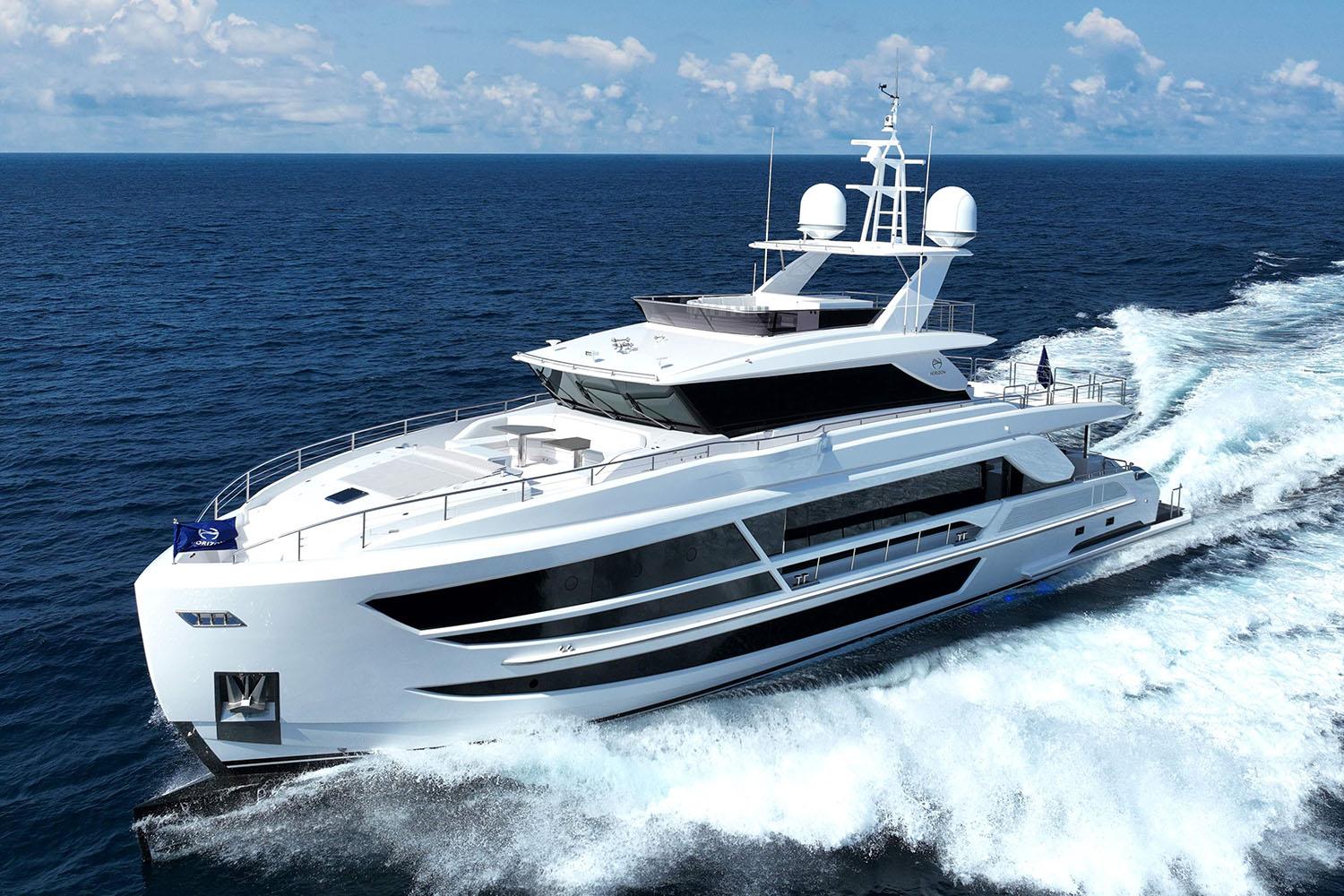 Horizon FD100 luxury motor yacht cruising on open blue water