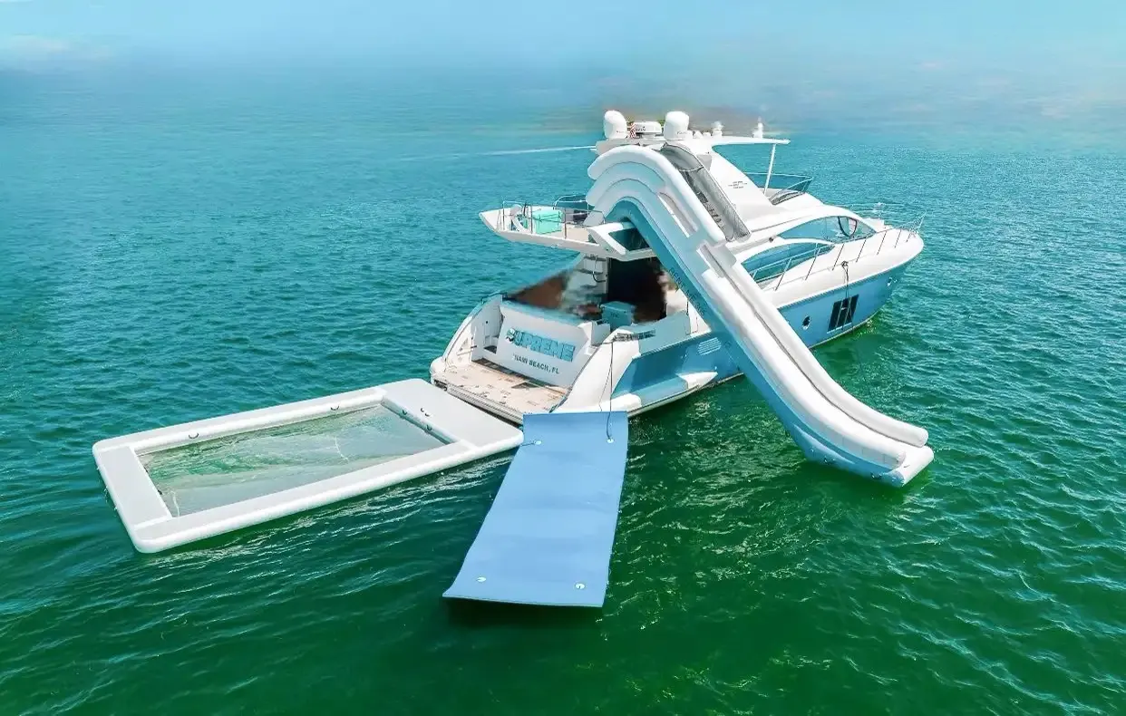 60 Azimut crewed charter yacht at Miami Beach Marina